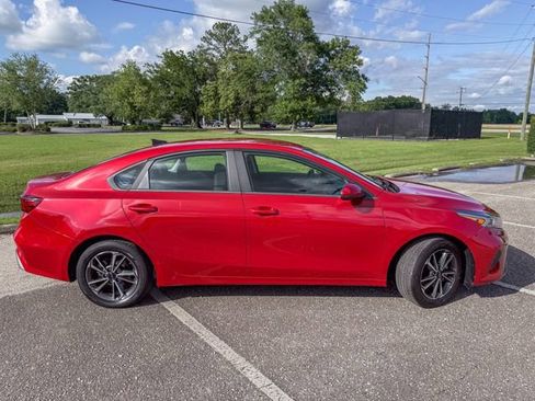 Used 2022 Kia Forte LXS FWD image 3