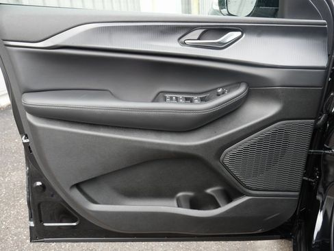 New 2025 Jeep Grand Cherokee L Altitude image 15