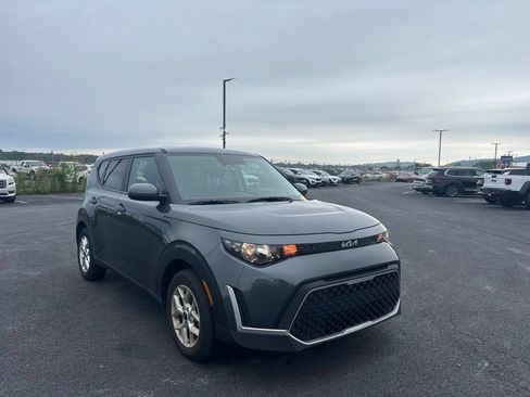 Used 2024 Kia Soul LX w/ Option Group 015 FWD image 1