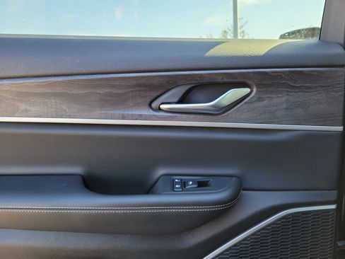 Used 2021 Jeep Grand Cherokee L Limited image 12