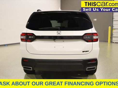Used 2025 Honda Pilot Sport image 6
