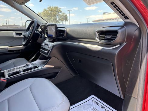 Used 2021 Ford Explorer XLT w/ Equipment Group 202A image 27