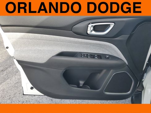 New 2026 Jeep Compass Latitude image 13