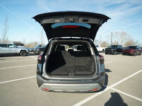 Used 2023 Nissan Rogue SV image 17