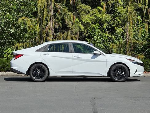 Used 2023 Hyundai Elantra Blue FWD image 35