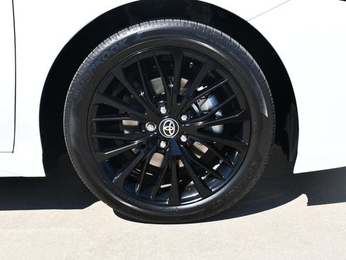Used 2022 Toyota Camry SE FWD image 4