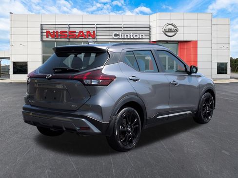 Used 2023 Nissan Kicks SR w/ SR Premium Package FWD image 3