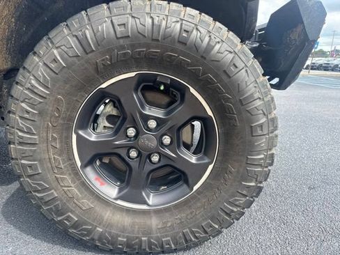 Used 2022 Jeep Gladiator Rubicon w/ LED Lighting Group AWD/4WD image 4