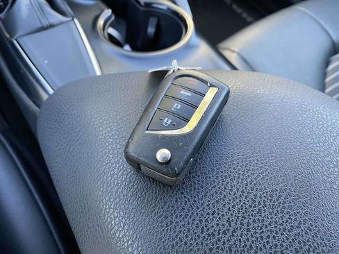 Used 2019 Toyota Camry SE image 30