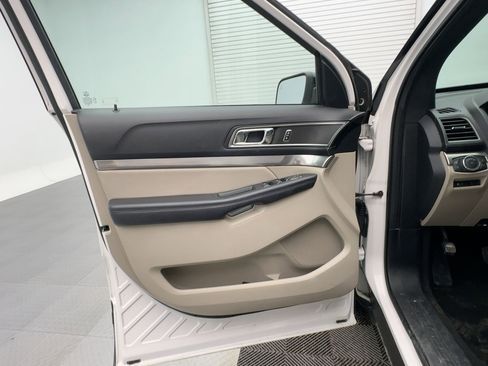 Used 2018 Ford Explorer XLT w/ Equipment Group 202A image 22