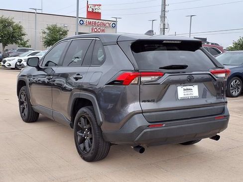 Used 2022 Toyota RAV4 LE FWD image 2