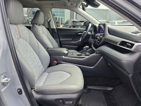 Used 2023 Toyota Highlander Bronze Edition AWD/4WD image 17