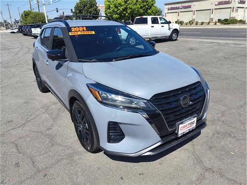 Used 2021 Nissan Kicks SR w/ Exterior Package FWD image 3