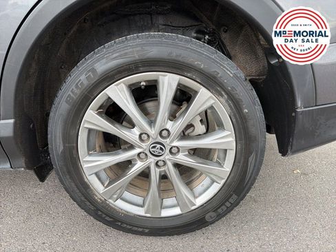 Used 2017 Toyota RAV4 Limited AWD/4WD image 27