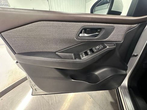 Used 2022 Nissan Rogue SV AWD/4WD image 22