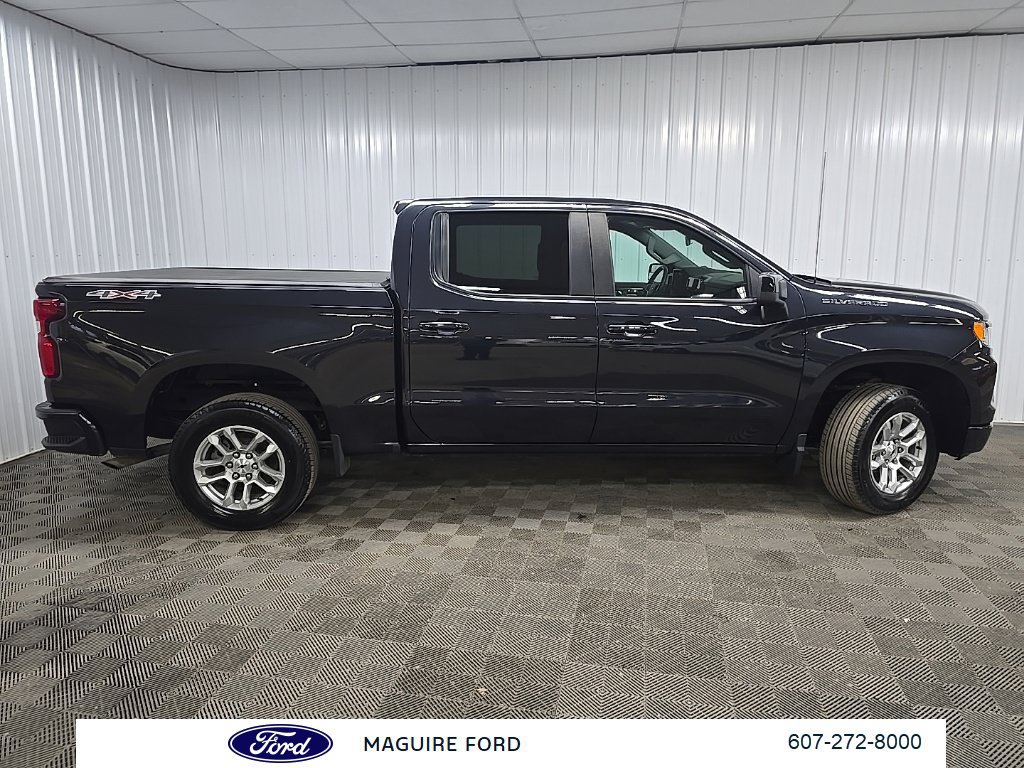 Used 2023 Chevrolet Silverado 1500 RST AWD/4WD image 2