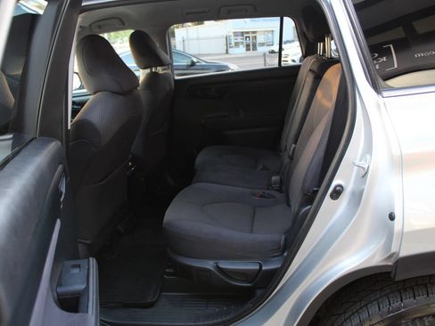 Used 2021 Toyota Highlander L FWD image 13