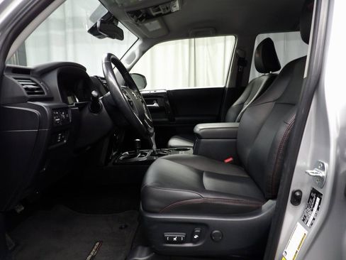 Used 2024 Toyota 4Runner TRD Off-Road Premium image 9