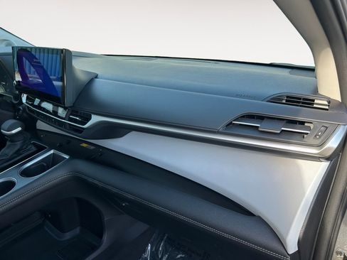 Used 2026 Toyota Sienna XLE AWD/4WD image 26