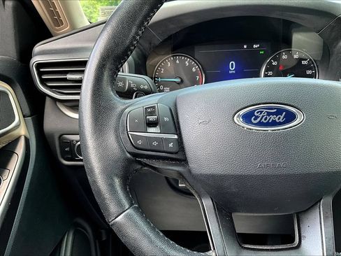 Used 2020 Ford Explorer XLT w/ Equipment Group 202A AWD/4WD image 11