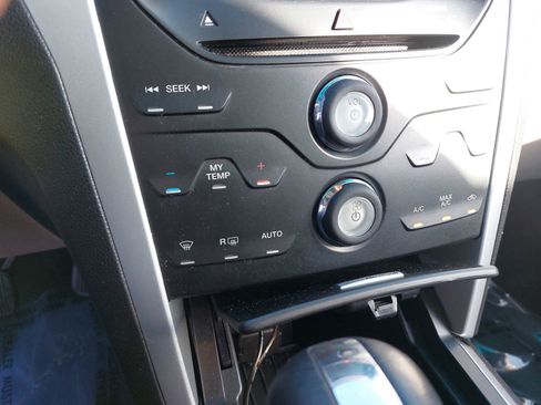 Used 2013 Ford Explorer XLT image 21