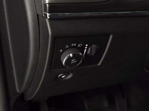 Used 2019 Jeep Grand Cherokee Limited w/ Luxury Group II image 34