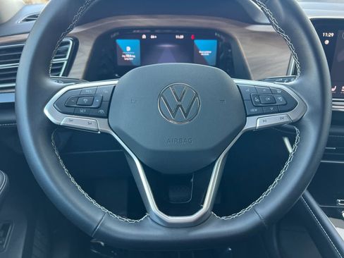 Used 2025 Volkswagen Atlas SE image 25