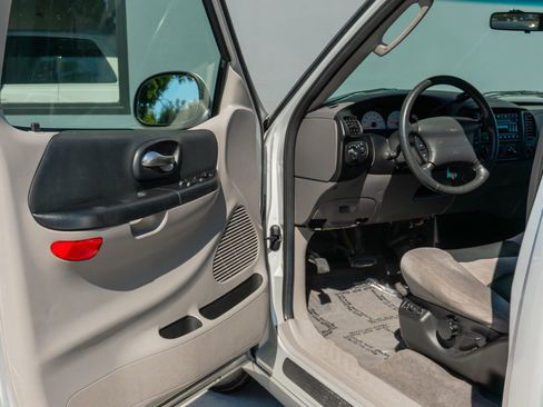 Used 2004 Ford F150 Lightning RWD image 57