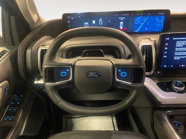 Used 2025 Ford Expedition Active AWD/4WD image 11