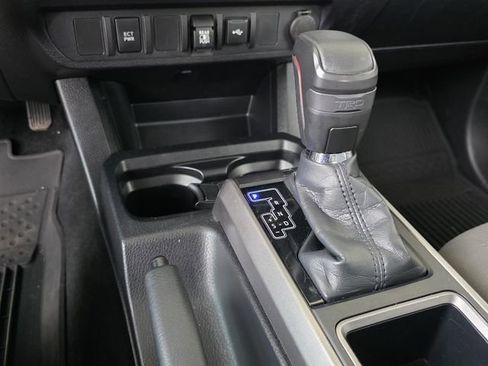 Certified 2022 Toyota Tacoma SR5 image 17