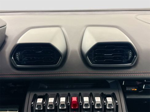 Used 2022 Lamborghini Huracan EVO image 26