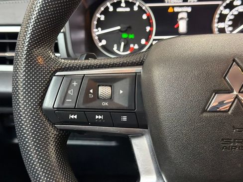 Used 2023 Mitsubishi Outlander ES FWD image 14