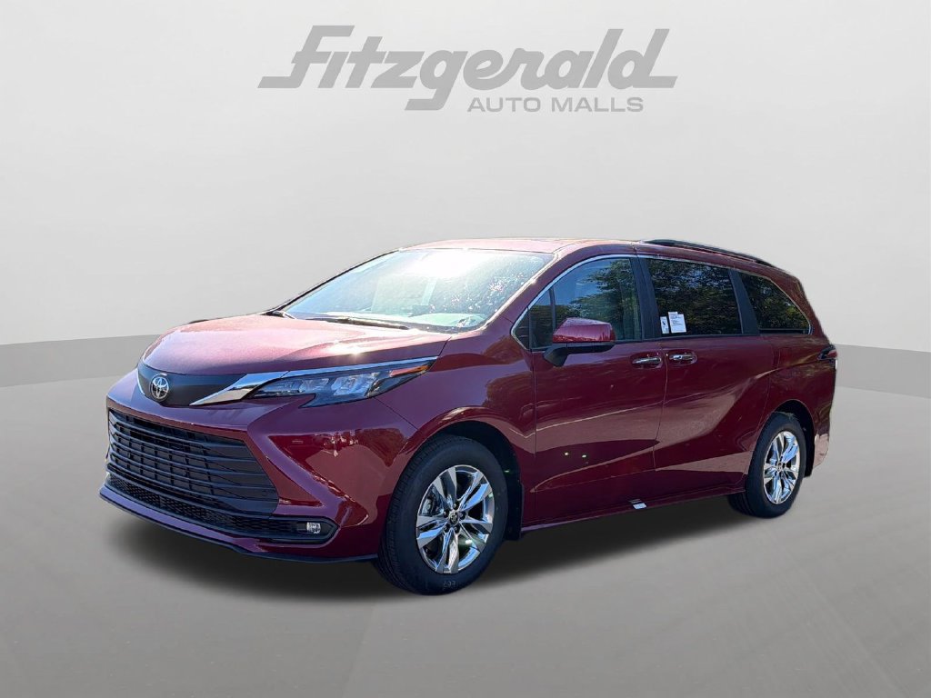 Used 2026 Toyota Sienna XLE FWD image 3