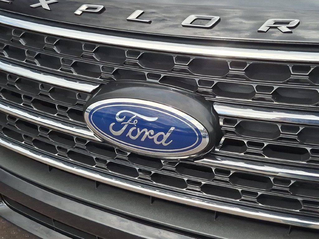 Certified 2021 Ford Explorer XLT w/ Equipment Group 202A AWD/4WD image 35