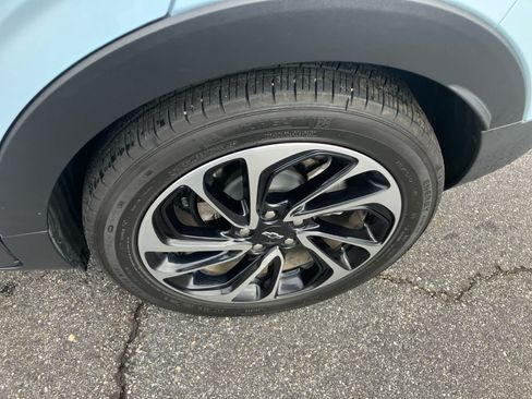 Used 2023 Chevrolet Bolt EUV Premier w/ Sun & Sound Package FWD image 6