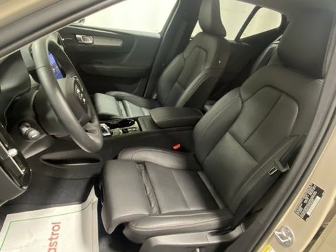 Certified 2025 Volvo XC40 B5 Ultra w/ Protection Package Premier image 10