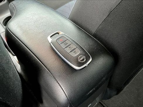 Used 2025 Nissan Versa SV FWD image 33