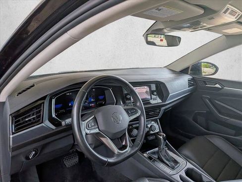 Used 2024 Volkswagen Jetta SE FWD image 9