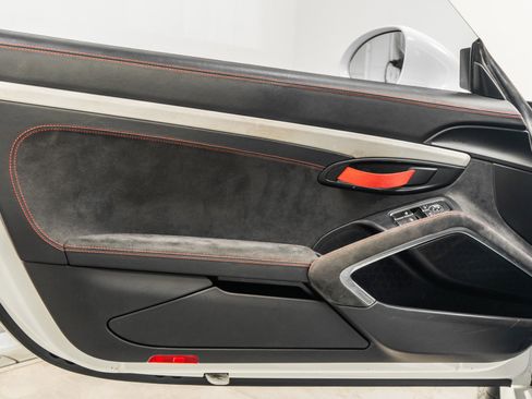 Used 2016 Porsche Cayman GT4 image 40