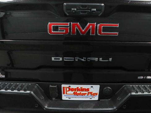 Used 2023 GMC Sierra 2500 Denali w/ Denali Black Diamond Edition image 8