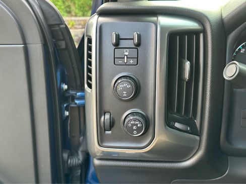 Used 2018 Chevrolet Silverado 1500 LT w/ All Star Edition AWD/4WD image 18