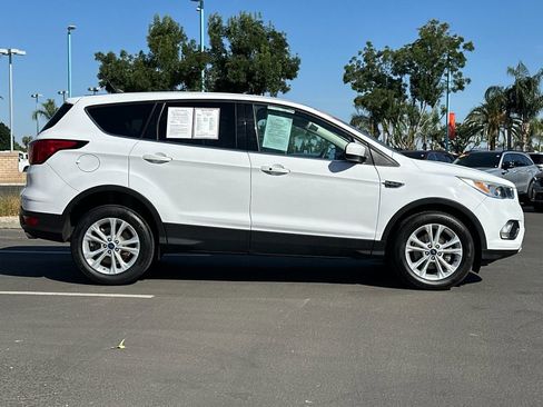 Used 2019 Ford Escape SE FWD image 2