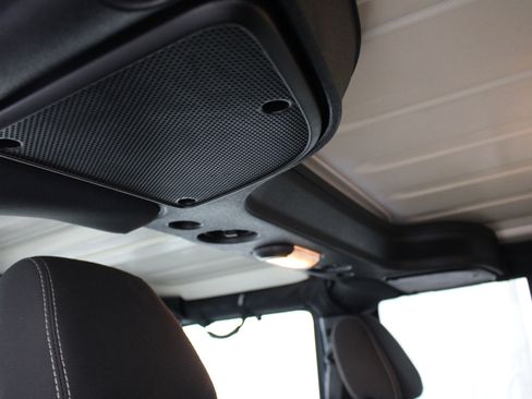 Used 2016 Jeep Wrangler Unlimited Sahara w/ Max Tow Package image 16