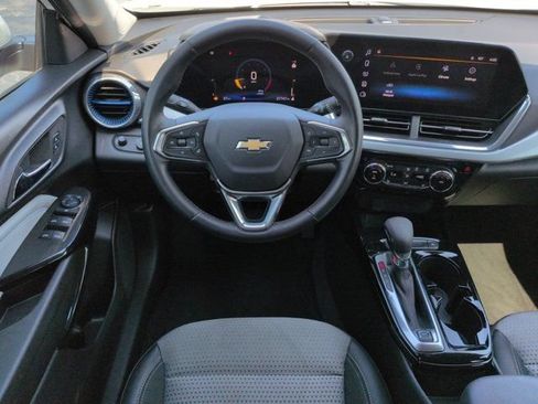 Used 2024 Chevrolet Trax LT w/ Driver Confidence Package FWD image 16