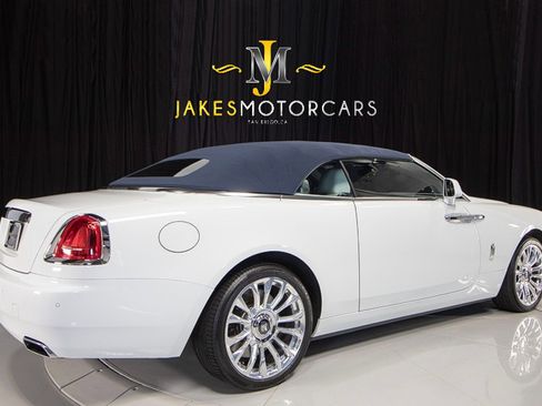 Used 2020 Rolls-Royce Dawn RWD image 11