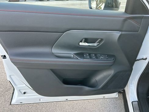 New 2026 Nissan Kicks SR FWD image 17