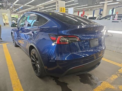 Used 2022 Tesla Model Y Long Range AWD/4WD image 4