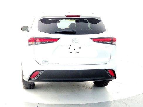 Used 2023 Toyota Highlander XLE image 5