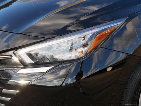 Certified 2025 Nissan Versa S w/ Trunk Package image 16