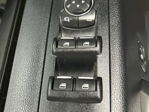 Used 2016 Ford F150 Lariat w/ Equipment Group 502A Luxury AWD/4WD image 9
